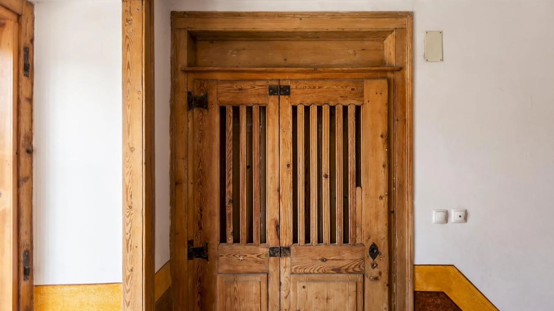 Master Deco Gem In Baixa location